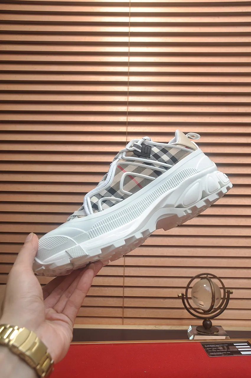 Men's shoes 💰680💶[Burberry] (cowhide lining) classic low-top sneakers｜Imported cowhide with classic plaid fabric｜Cow leather lining｜Original outsole｜Fine workmanship and comfortable to wear Size: 38-44 (customized at 45)